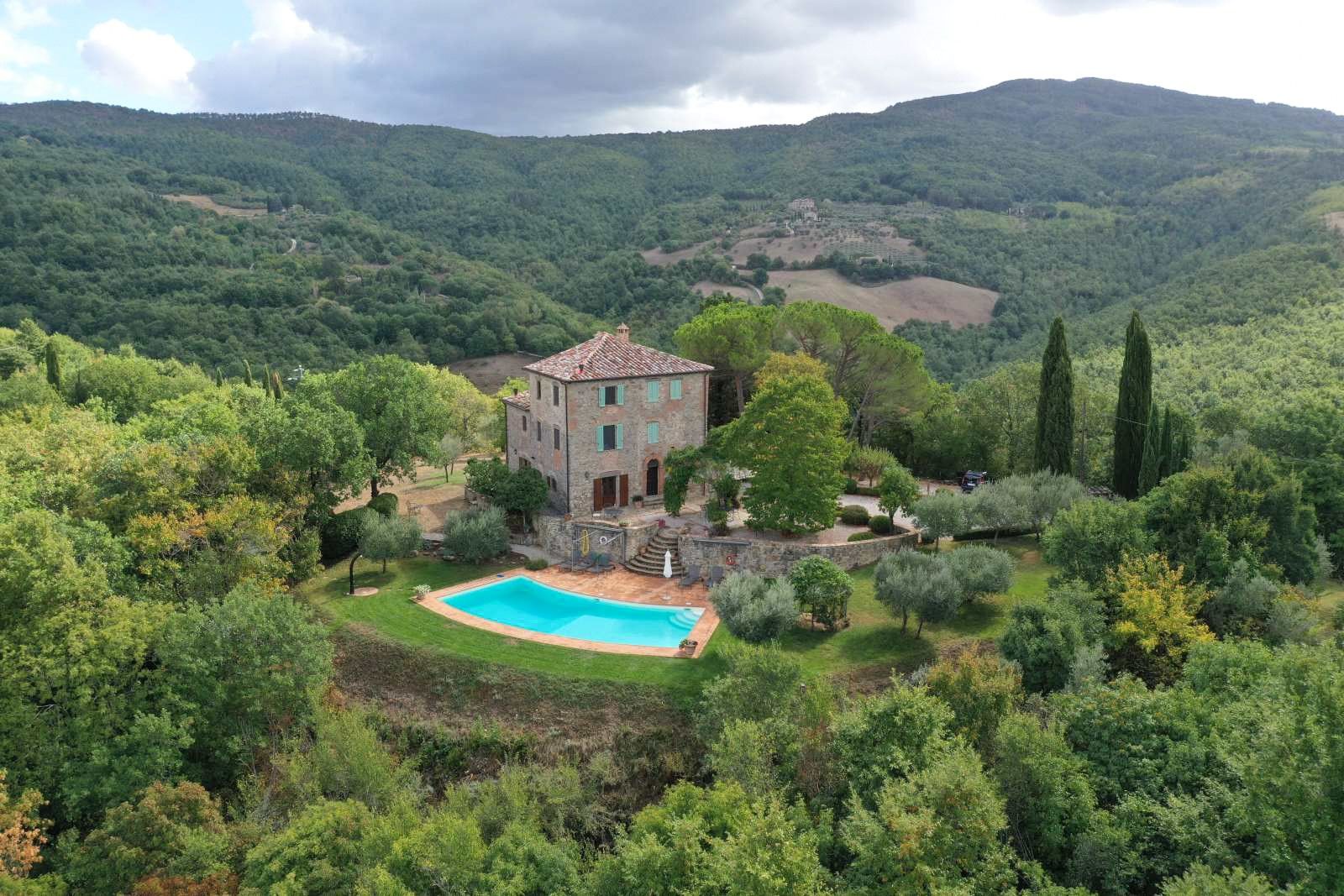 Immagini Casale di gusto con vista panoramica a Preggio