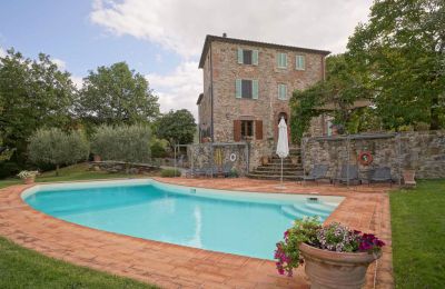 Immobili di carattere, Casale di gusto con vista panoramica a Preggio