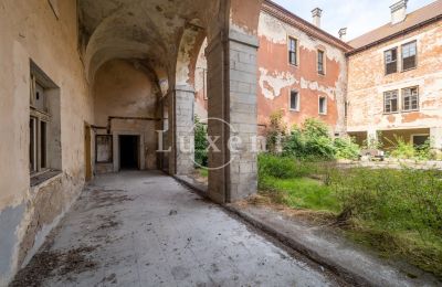 Castello in vendita Kounice, Zámek Kounice, Středočeský kraj, Cortile