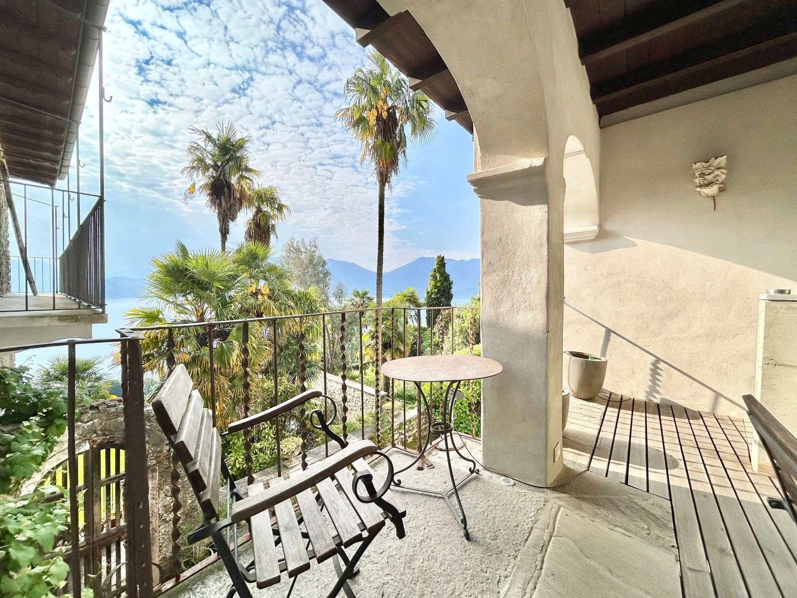 Immagini Casa padronale restaurata con vista lago sul Lago Maggiore