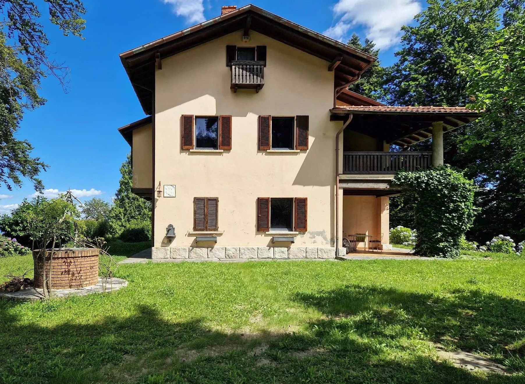 Immagini Villa a Gignese con vista sul lago, privacy e fascino storico