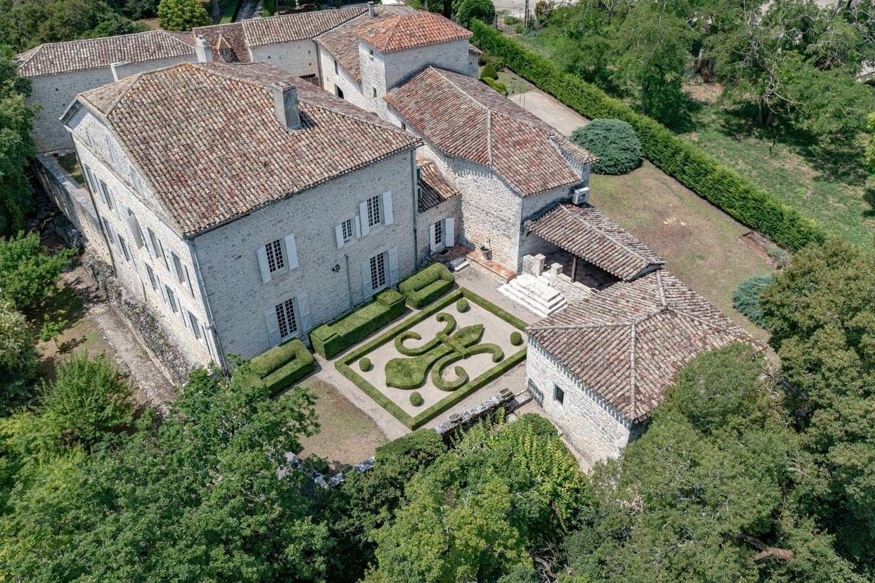 Immagini Sud della Francia: Castello del XIII secolo con cappella e torre, 2 ettari