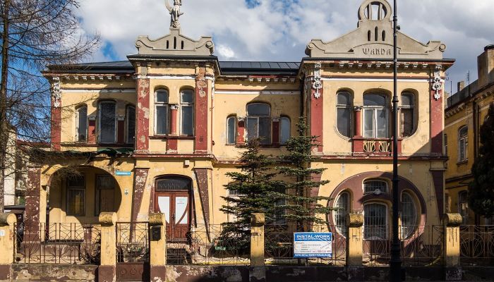Villa storica in vendita Piotrków Trybunalski, Łódź,  Polonia