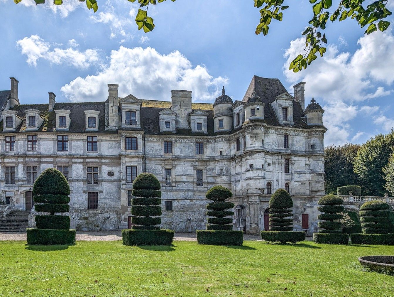 Immagini Castello e magnifici giardini, a 60 km da Parigi