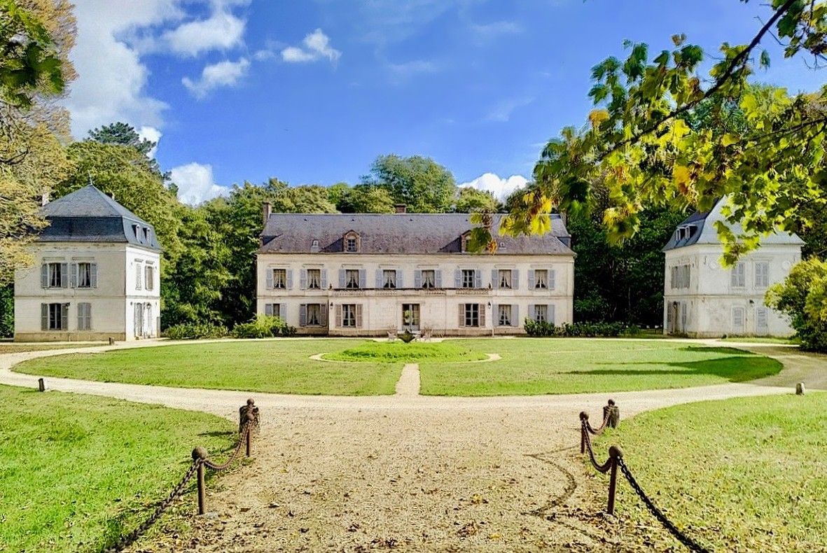 Immagini Splendido villa padronale nella Yonne, a 150 km a sud di Parigi