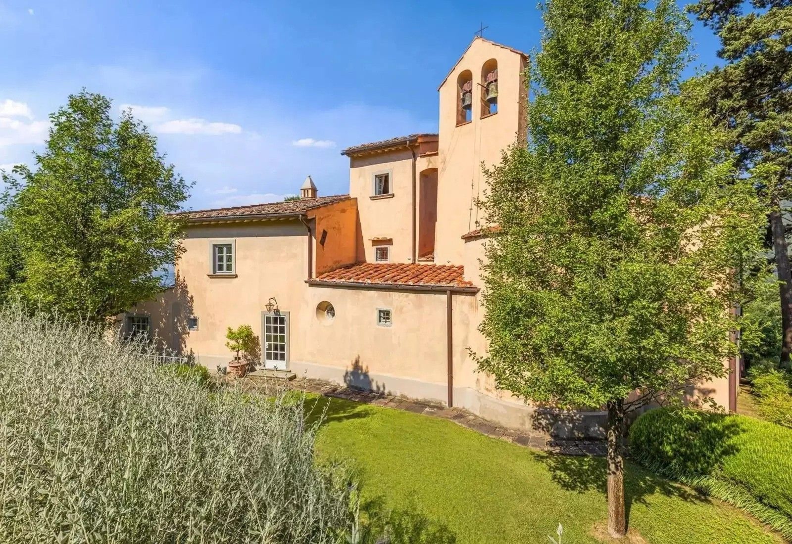 Immagini Esclusiva proprietà di epoca rinascimentale sulle colline di Firenze