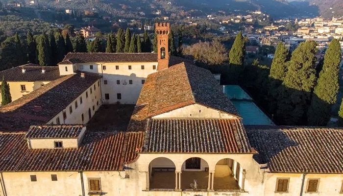 Monastero in vendita Pescia, Toscana,  Italia