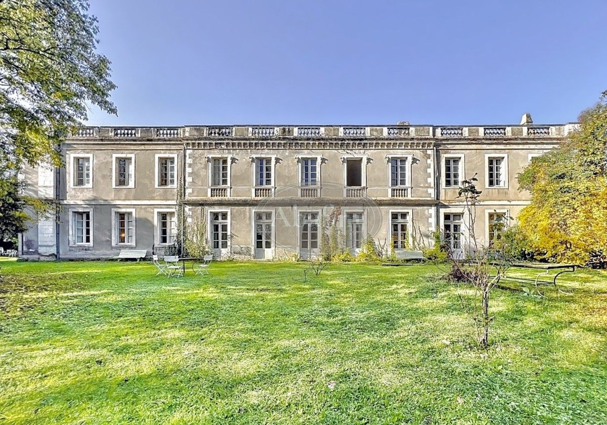 Immagini Castello neoclassico con parco curato vicino a Tolosa