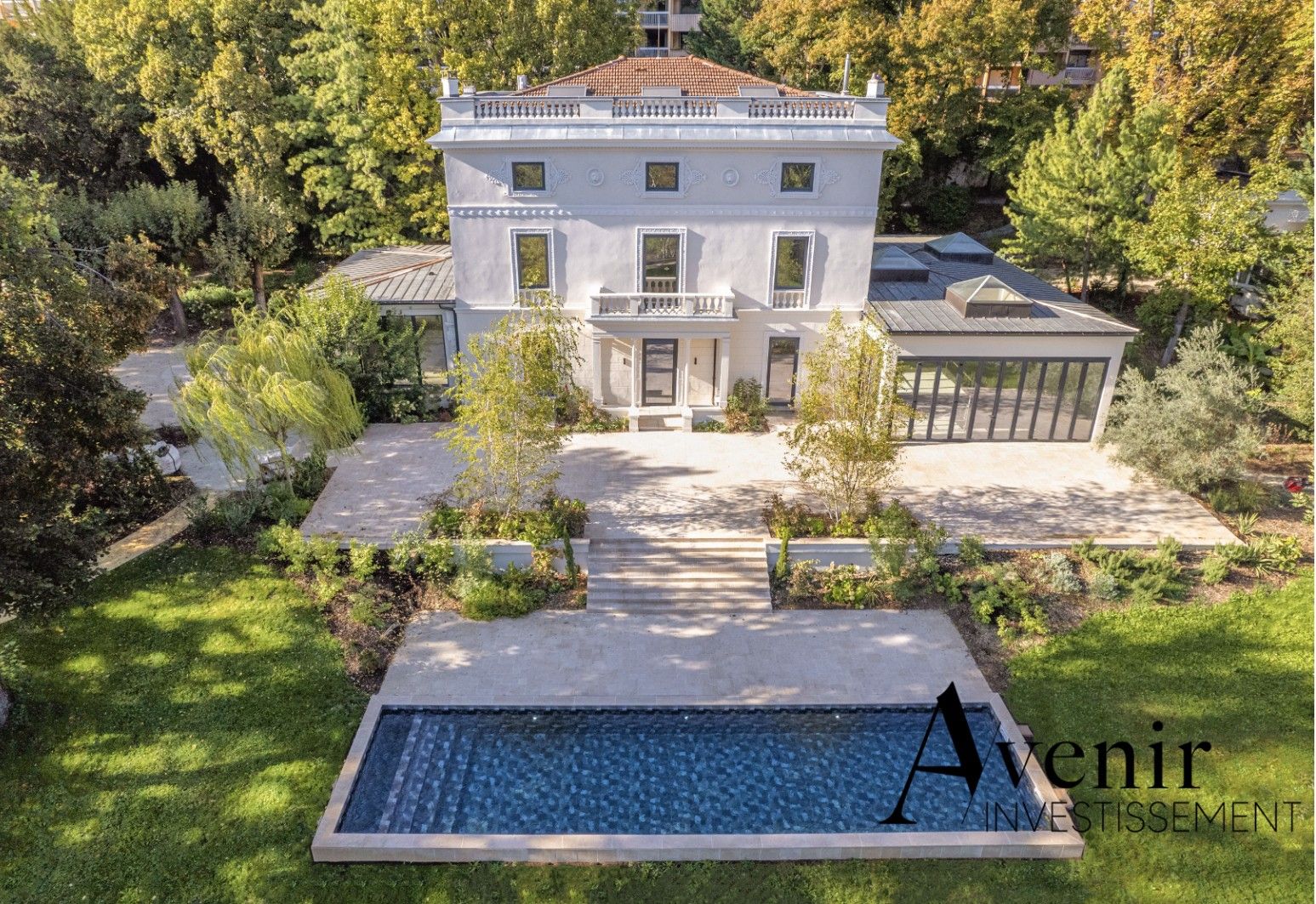 Immagini Villa di prestigio sulle rive della Saona con ampio giardino