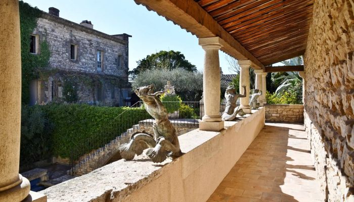  Uzès 1