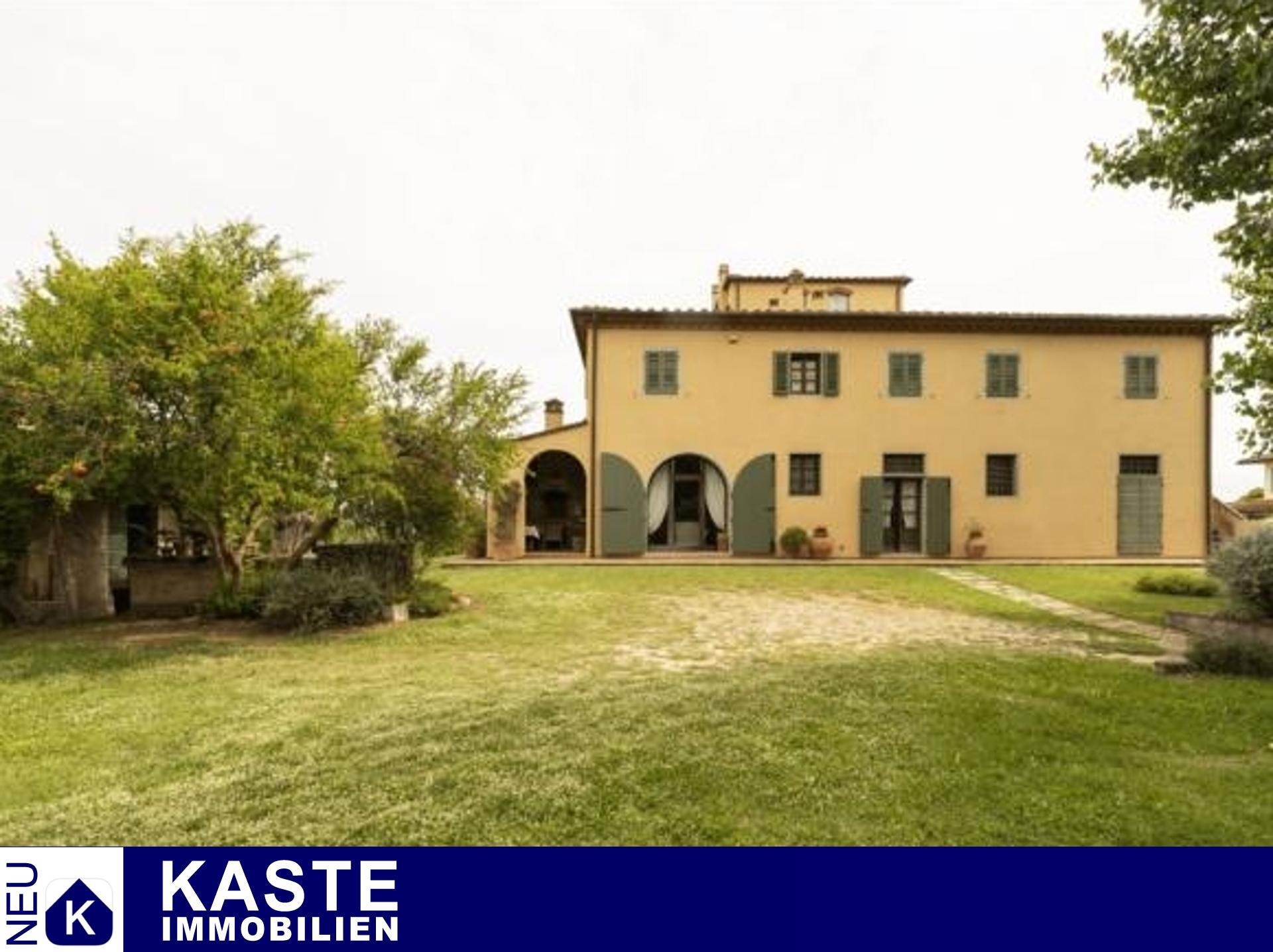 Immagini Casale toscano restaurato con grande terreno