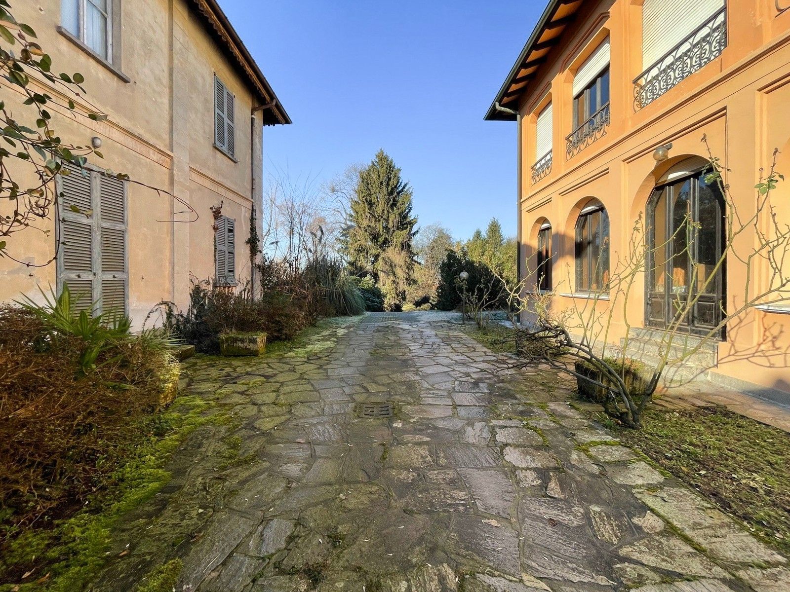 Immagini Villa a Castelletto Sopra Ticino – Un'opportunità unica con storia