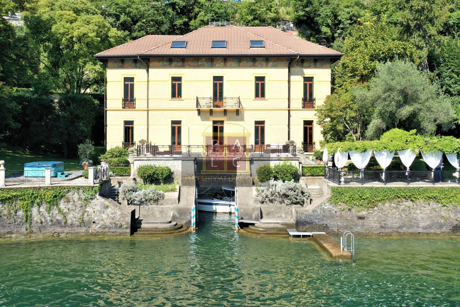 Immagini Villa sulle rive del lago nei pressi del Grand Hotel Villa d'Este