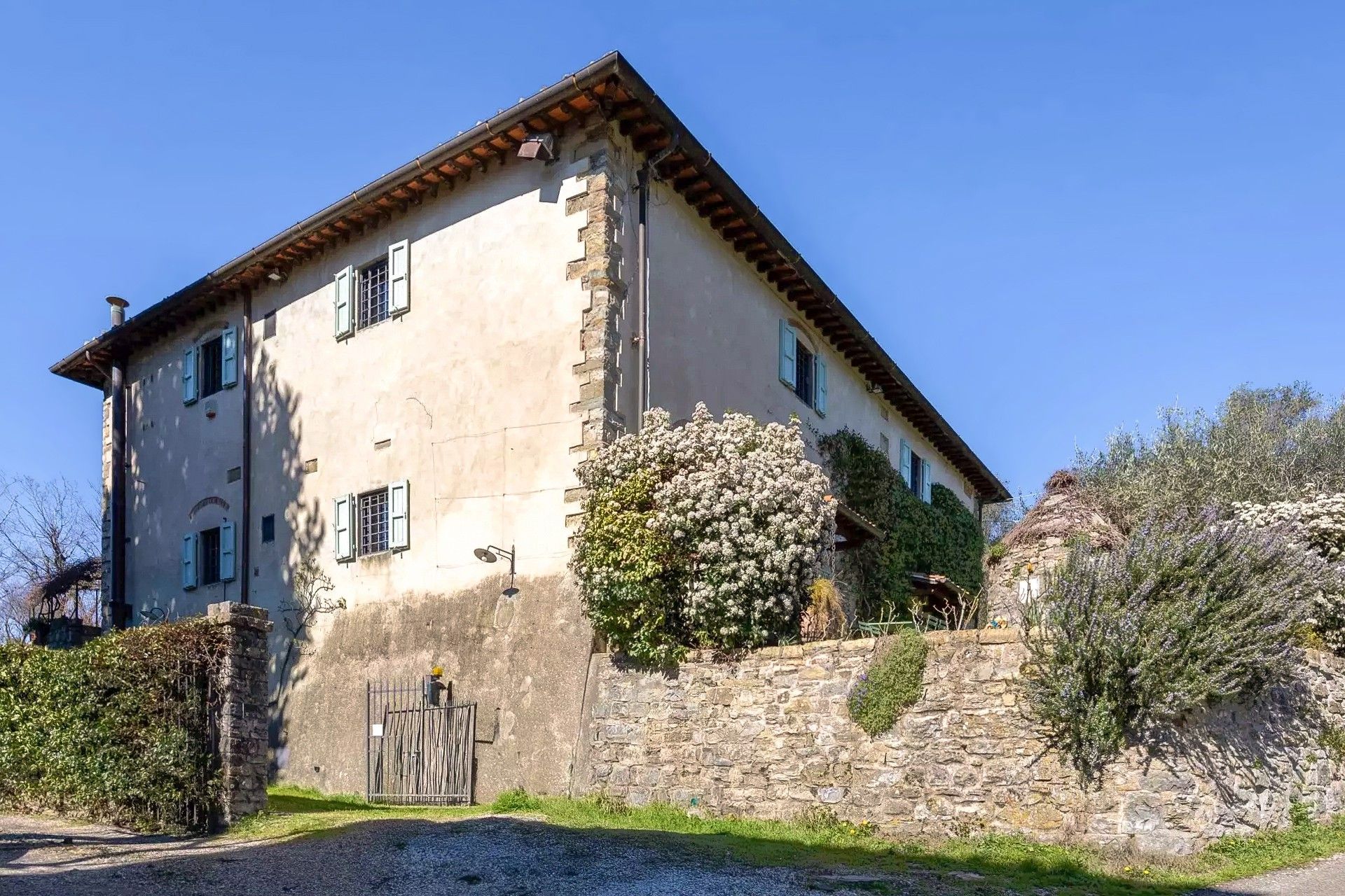 Immagini Storica Casa Torre nel Borgo di Tigliano vicino Firenze
