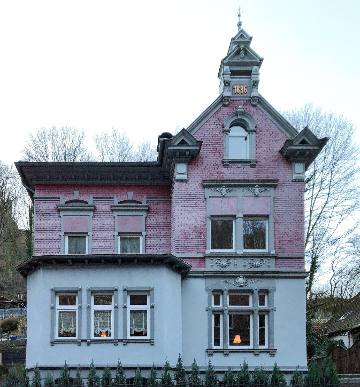 Immagini Villa storica ad Altena, Germania – Proprietà unica con vista sul castello