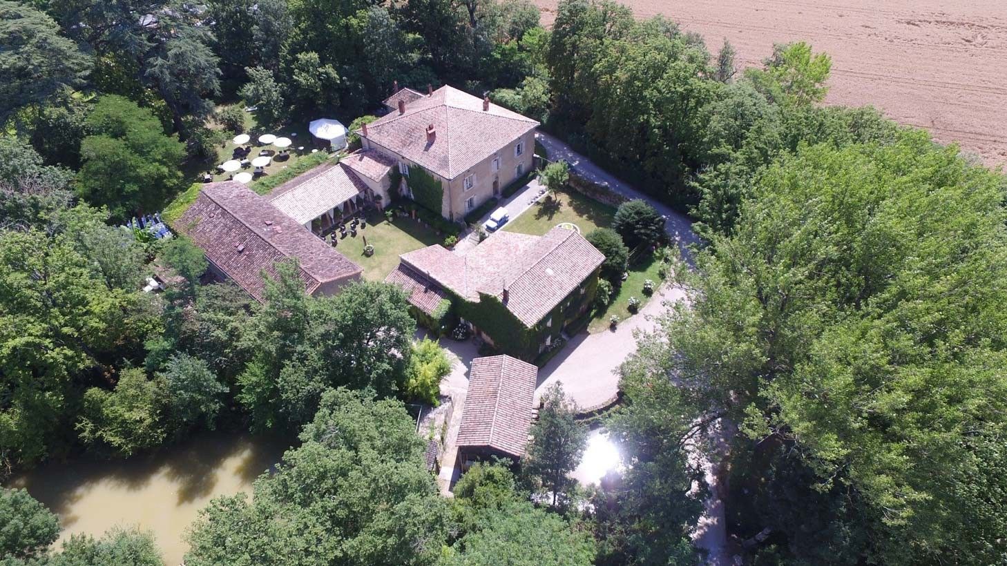 Immagini Proprietà storica con casa vacanze su 2,5 ettari – Ottimo utilizzo turistico con alti ricavi annuali