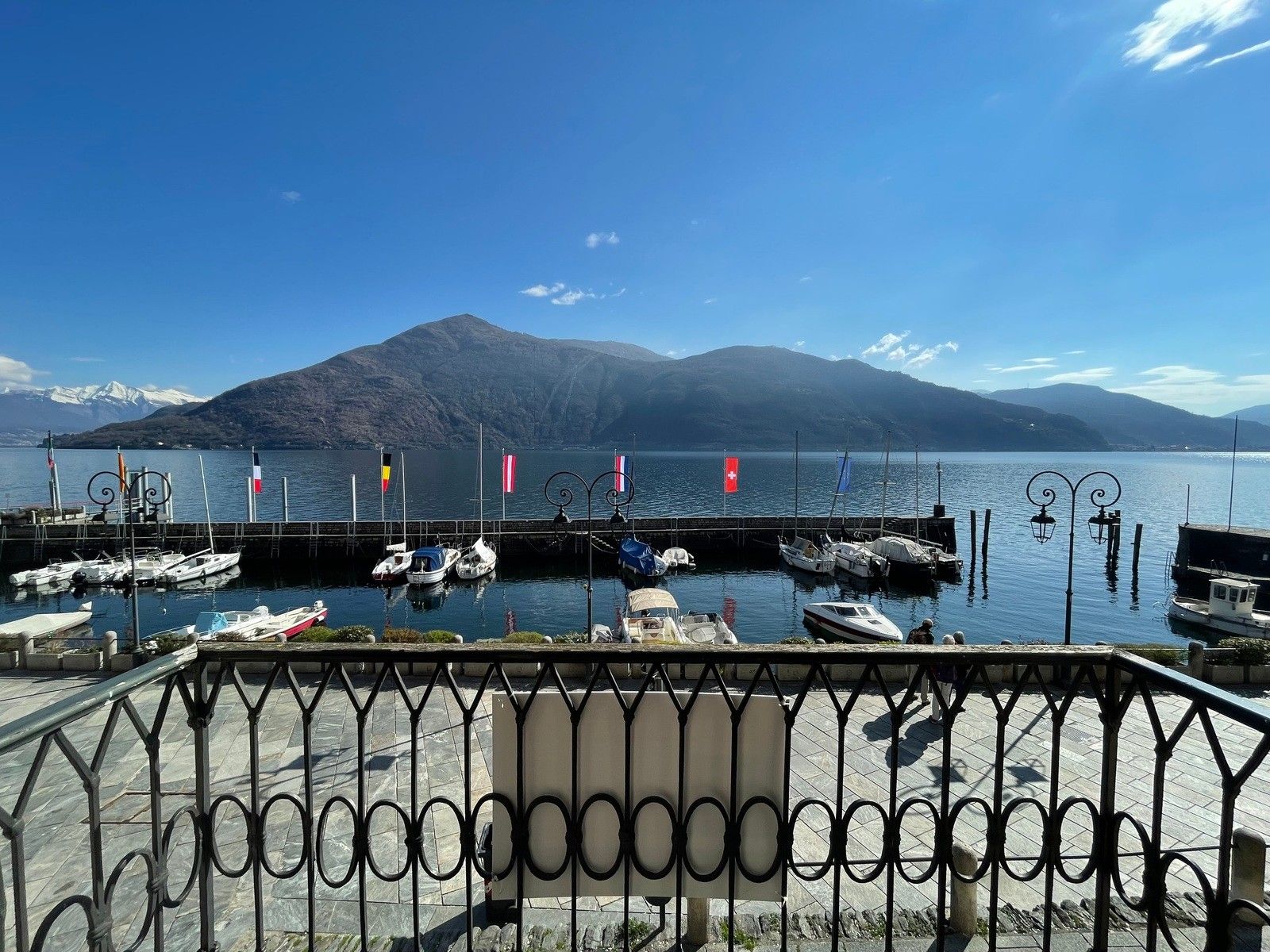 Immagini Elegante casa di città storica con splendida vista sul lago sul lungolago di Cannobio