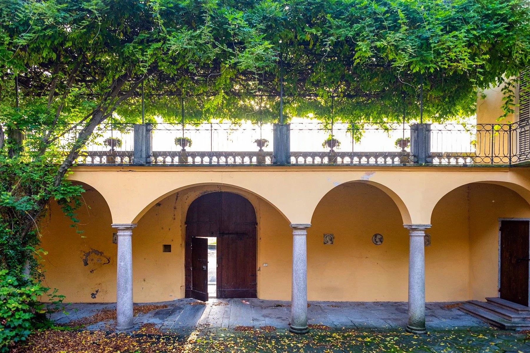 Immagini Villa storica con boutique hotel e progetto approvato sul Lago Maggiore