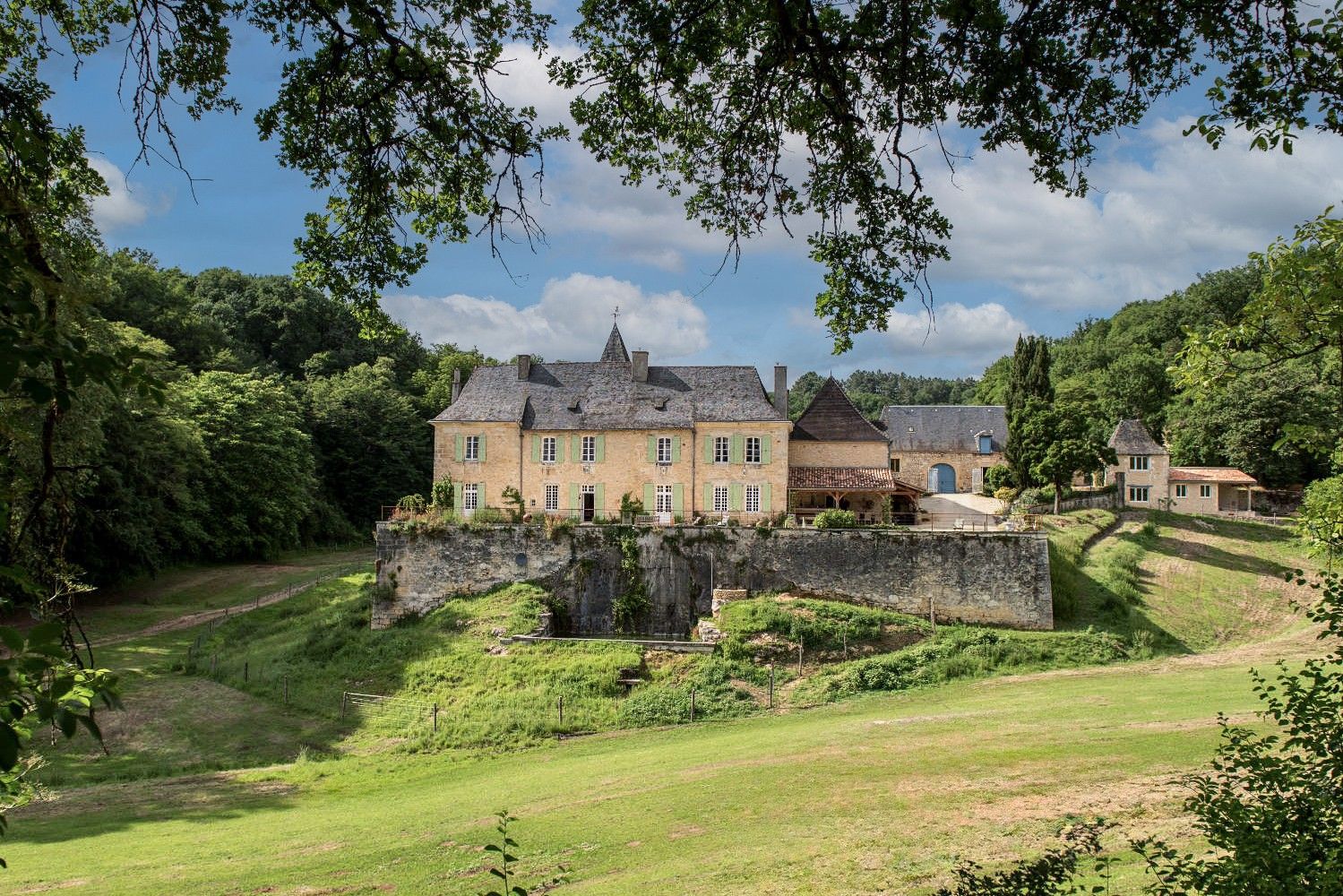 Immagini Château avec gîtes et dépendances sur 67 hectares