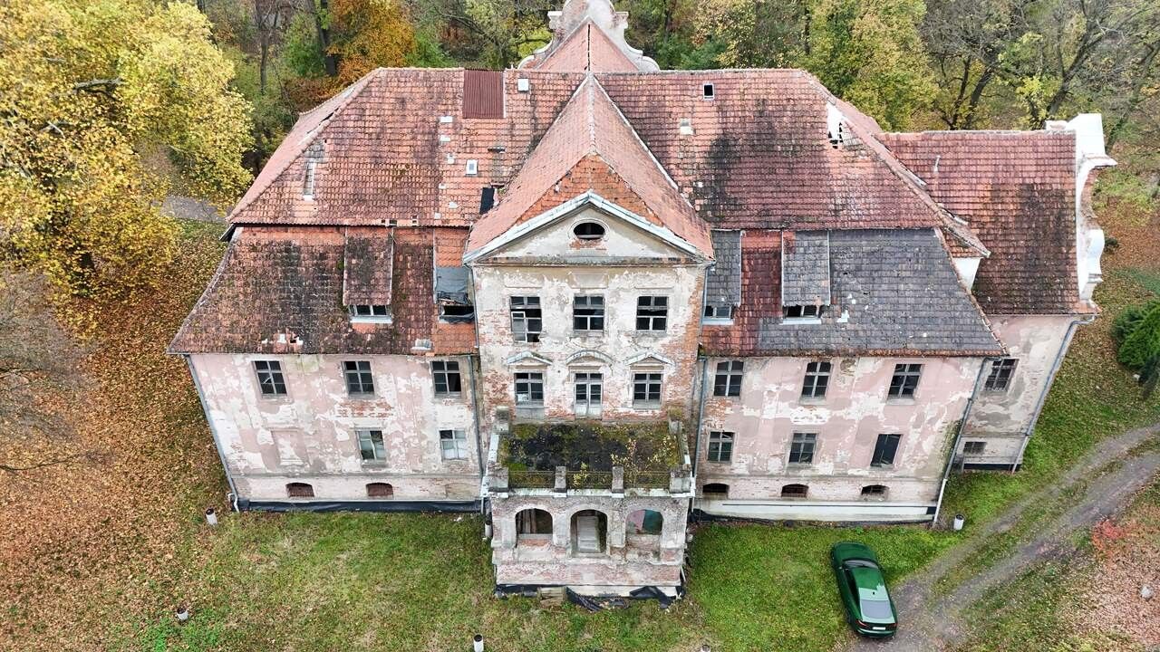 Immagini Villa Padronale barocca a Rychnów, ideale per residenza privata o boutique hotel