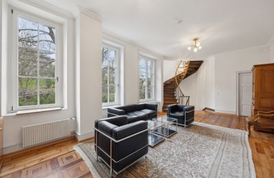 Villa storica in vendita Biel/Bienne, Alpenstrasse 95, Berna, Vorraum mit kunstvoll verlegtem Tafelparkett