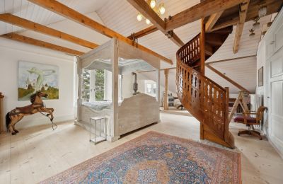 Villa storica in vendita Biel/Bienne, Alpenstrasse 95, Berna, Hauptschlafzimmer mit spanischer Wendeltreppe, Galerie und Seesicht