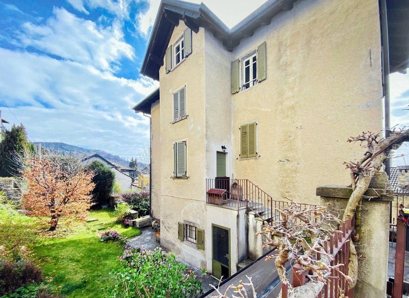 Immagini Casa storica con giardino e vista sul lago a Premeno