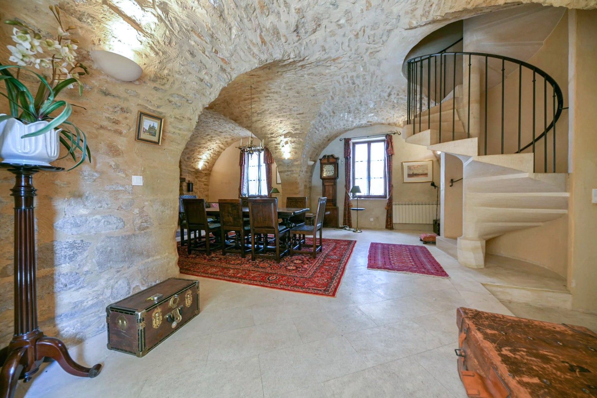 Immagini Casa con carattere vicino a Uzès – cortile verde e potenziale di ampliamento