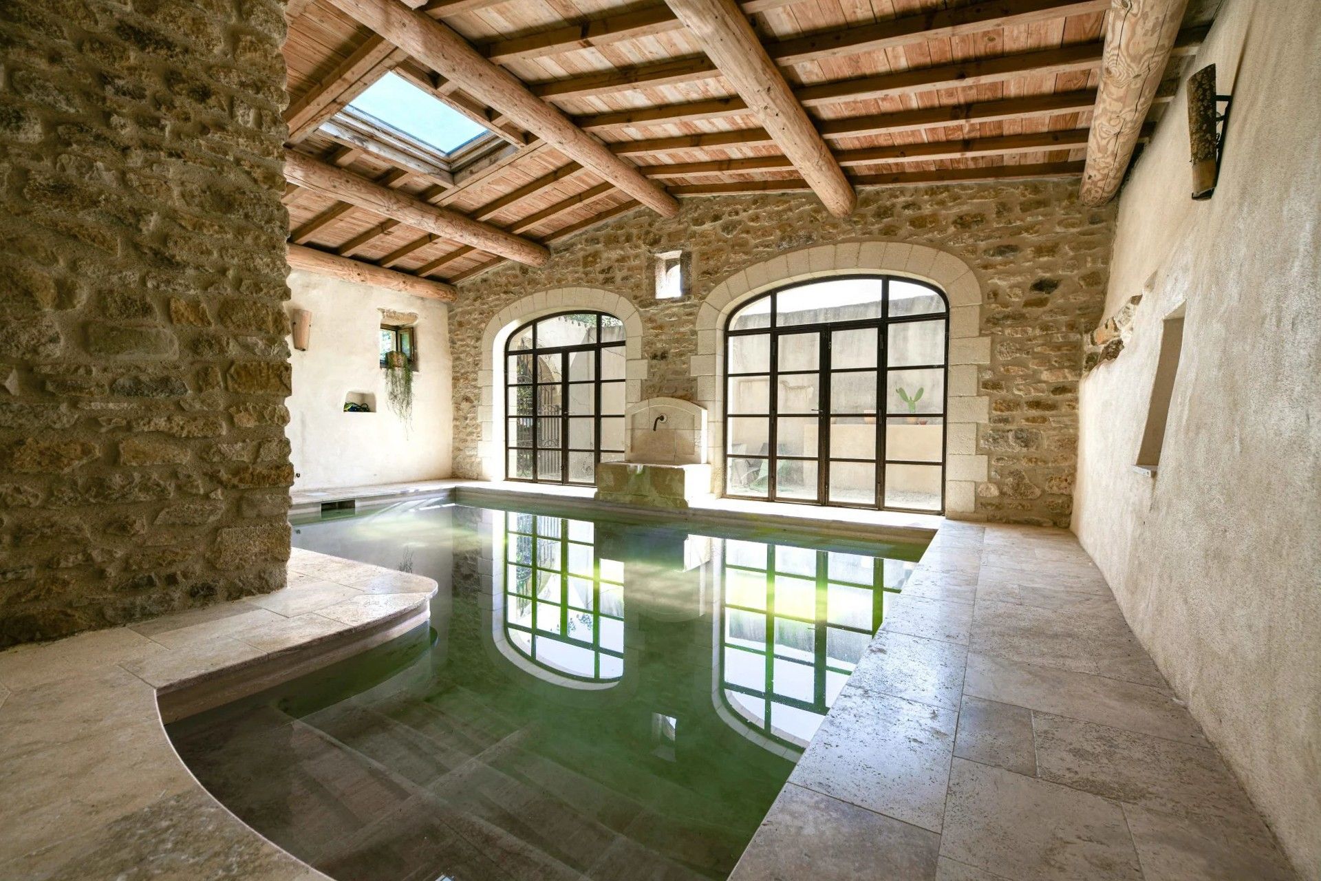 Immagini Proprietà storica vicino a Uzès con giardino, piscina e potenziale di sviluppo
