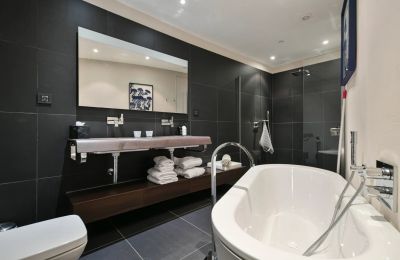 Villa padronale in vendita Uzès, Occitania, Bagno