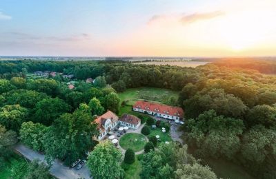 Immobili di carattere, Residenza di caccia nobiliare ristrutturata in vendita nel nord della Germania