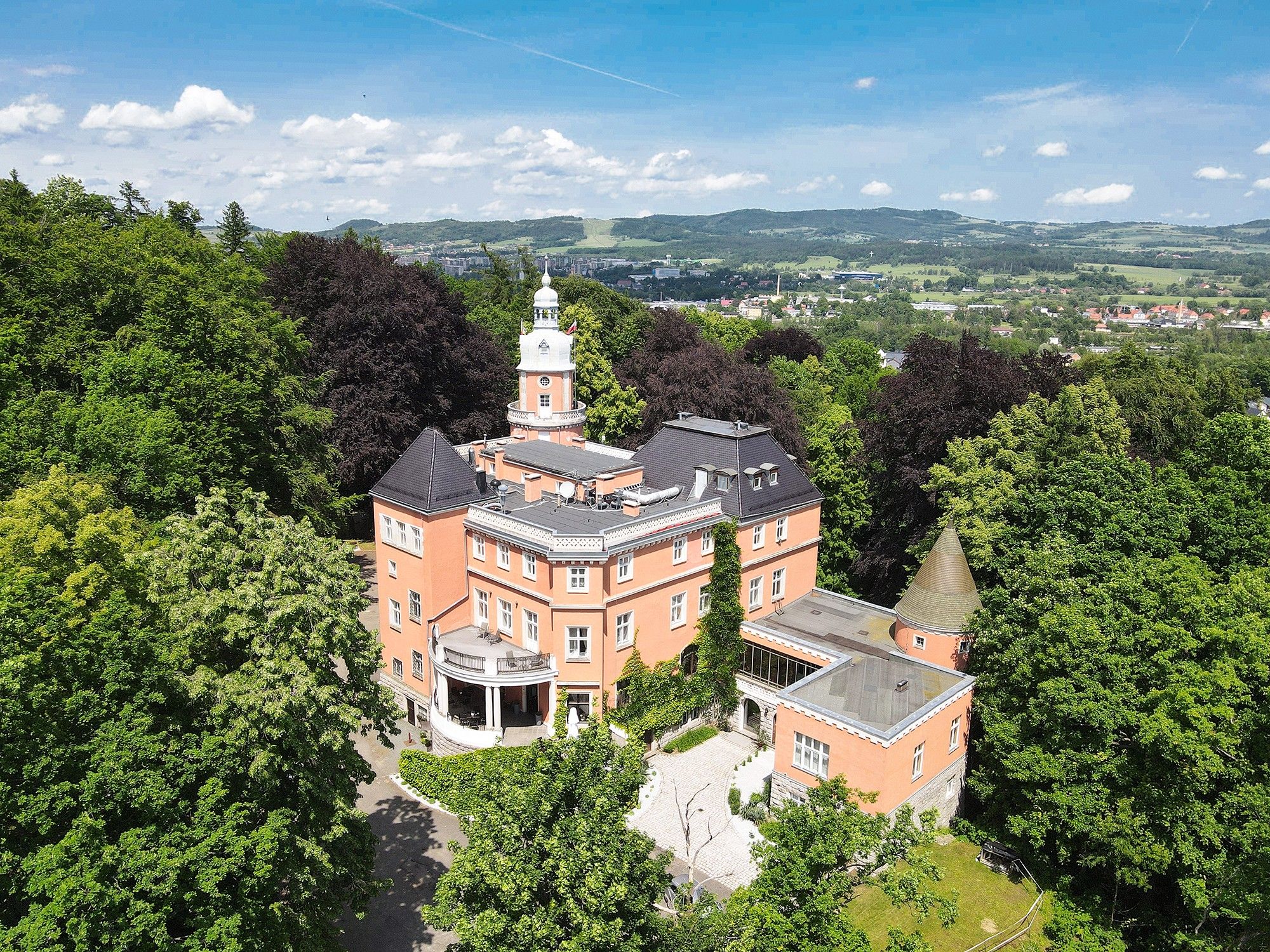 Immagini Castello storico con parco romantico e centro benessere nella Valle di Jelenia Góra