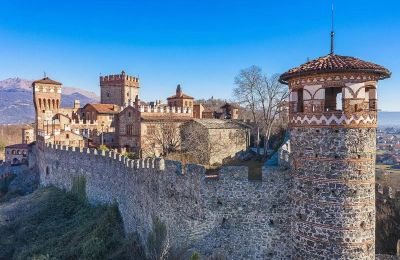 Castello medievale in vendita Pavone Canavese, Piemonte, Foto con drone