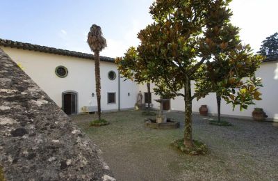 Castello medievale in vendita Croci di Calenzano, Toscana, Cortile