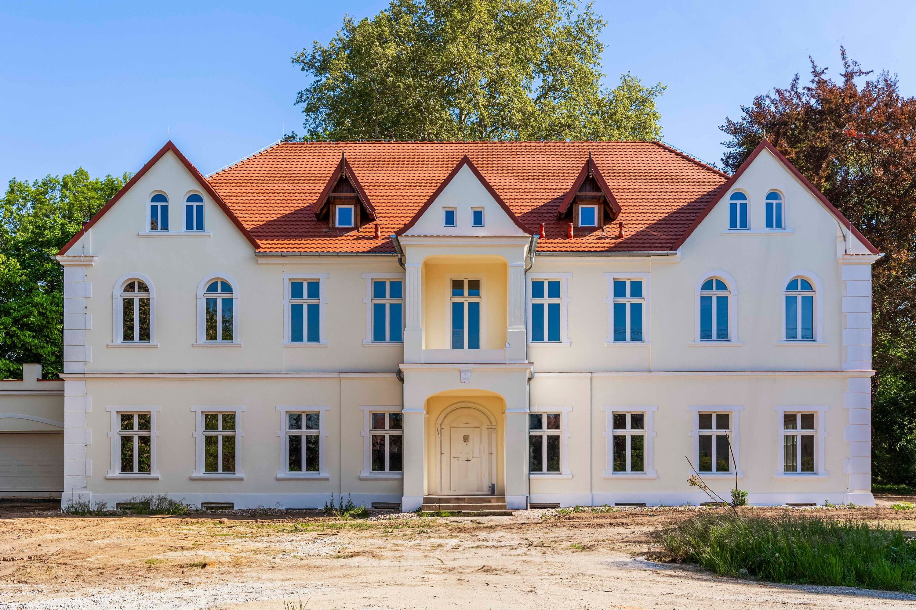 Immagini Villa padronale vicino a Wrocław con parco, area wellness e spazi per eventi