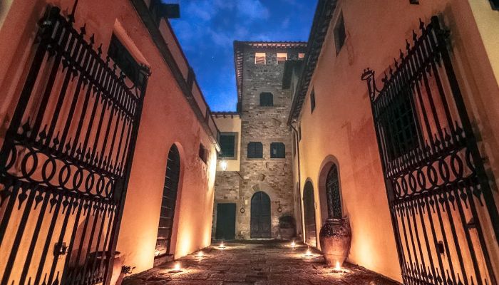 Castello medievale in vendita Vicchio, Toscana,  Italia
