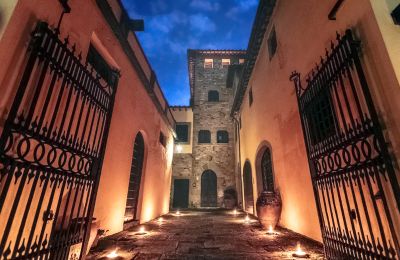 Immobili di carattere, Castello Belletti: Residenza storica con parco e piscina nel cuore del Mugello
