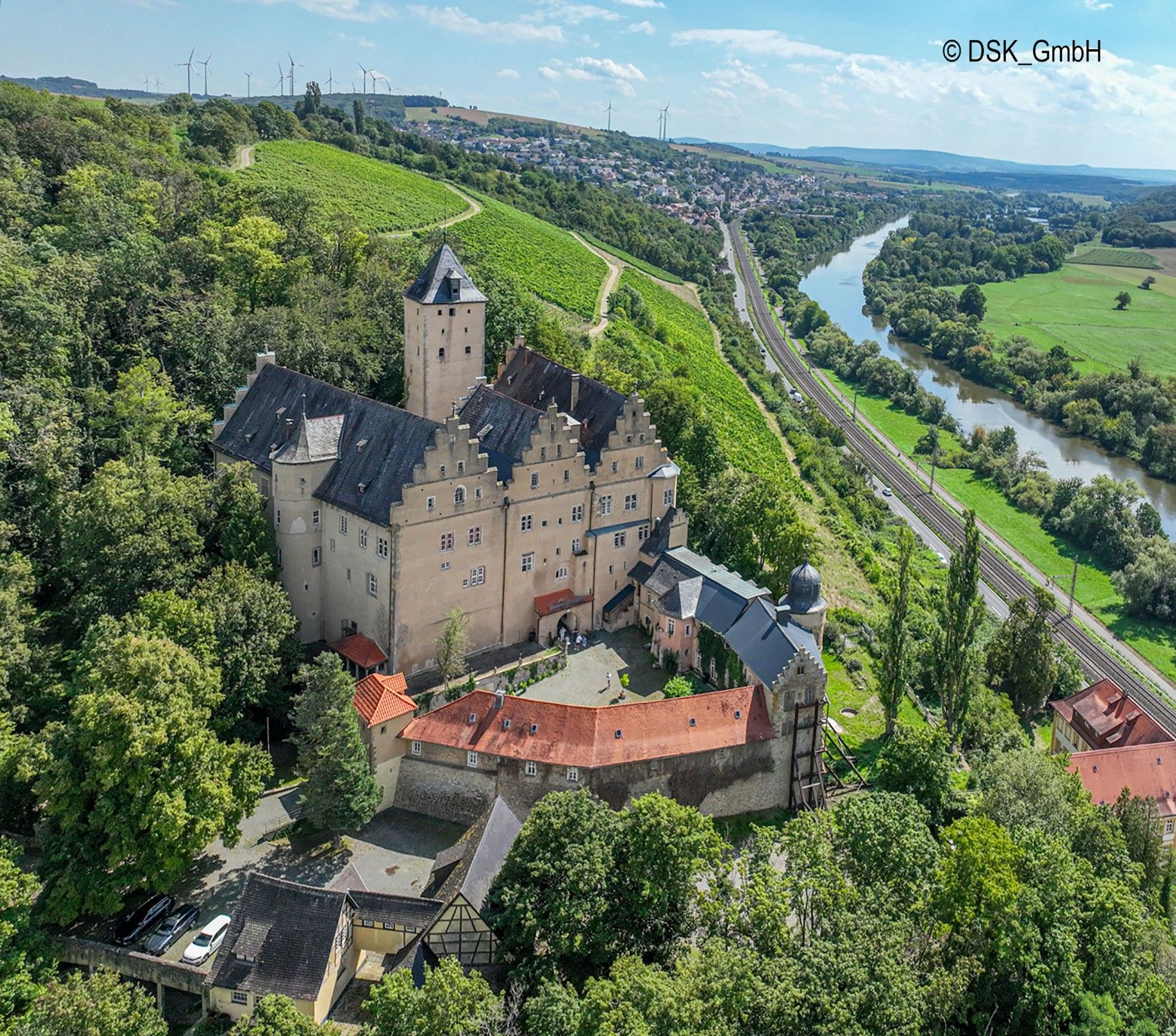 Immagini Castello in Baviera con vista sul Meno