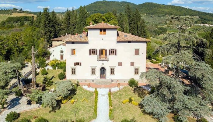 Villa storica in Toscana vicino a Firenze con parco spa e vista panoramica