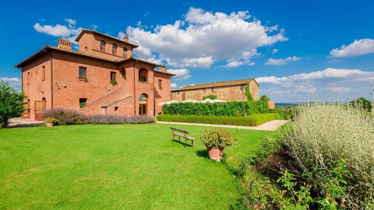 Immagini Villa Leopoldina del XVIII secolo a Sinalunga con suite per ospiti, giardino e uliveto biologico