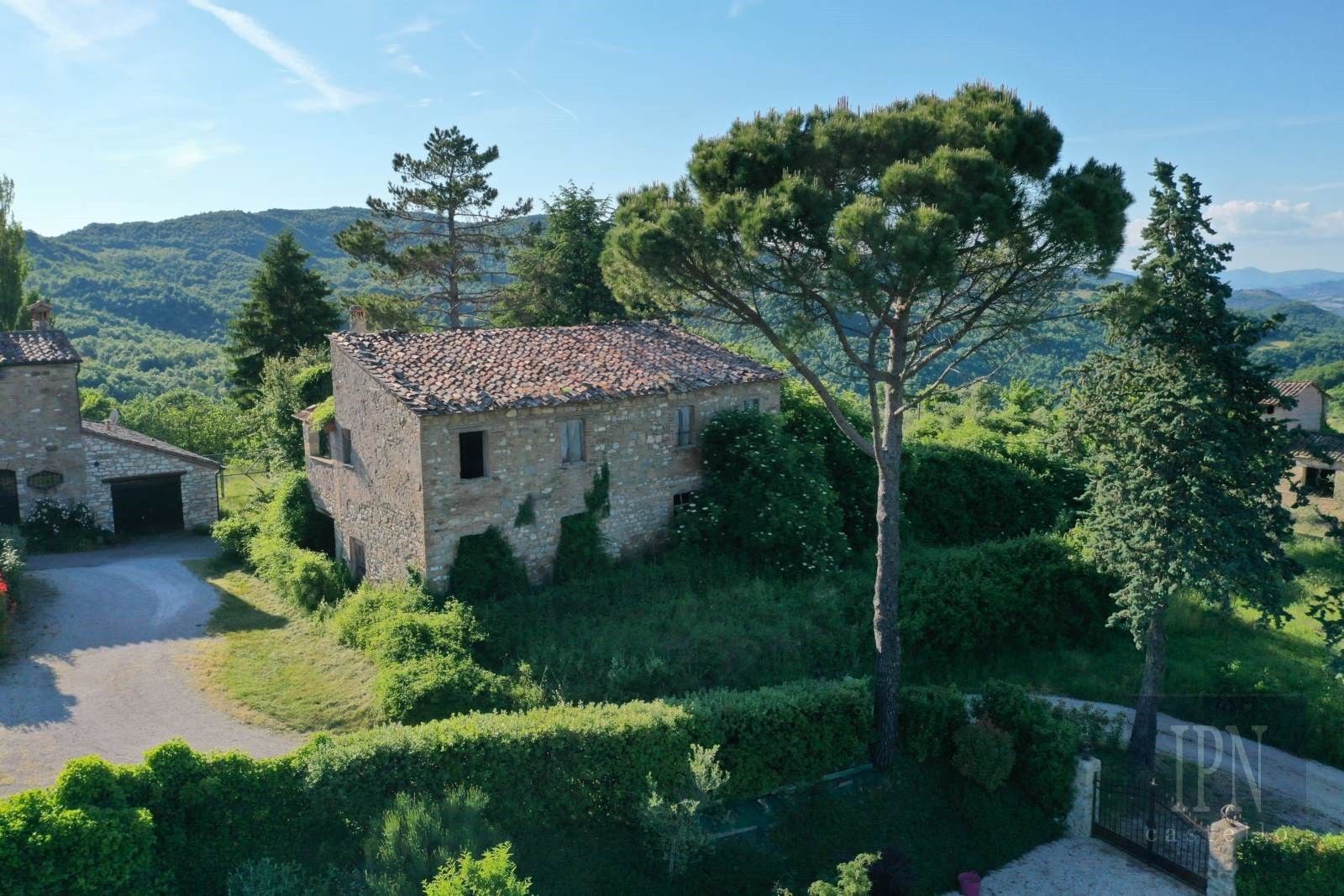 Immagini Progetto Polgeto – Antico casale con vista sul Castello di Polgeto