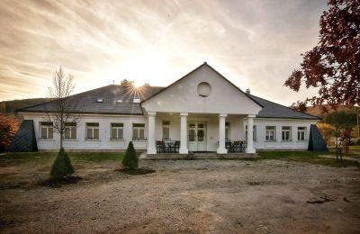 Villa padronale in vendita Trenčiansky kraj, okres Trenčín, Melčice - Lieskové, Melčice, Západné Slovensko, Vista frontale