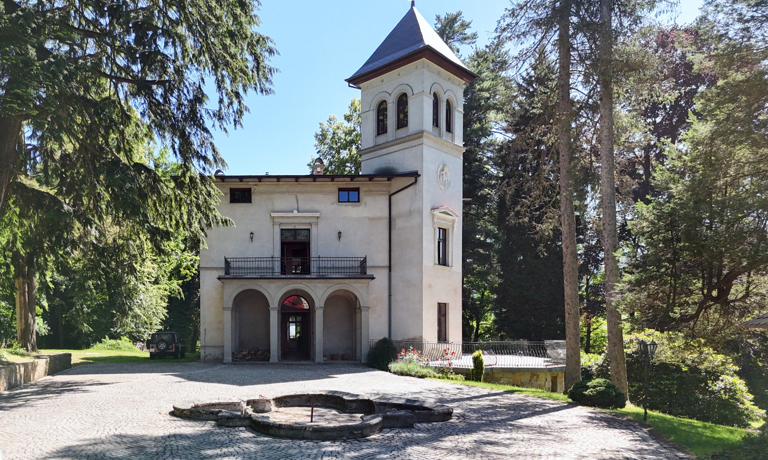 Immagini Villa storica nella Valle dei Castelli, nei Monti dei Giganti