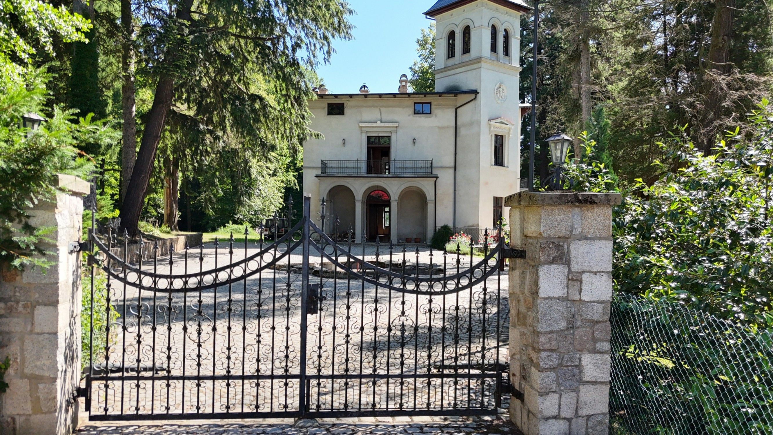Immagini Villa storica nella Valle dei Castelli, nei Monti dei Giganti