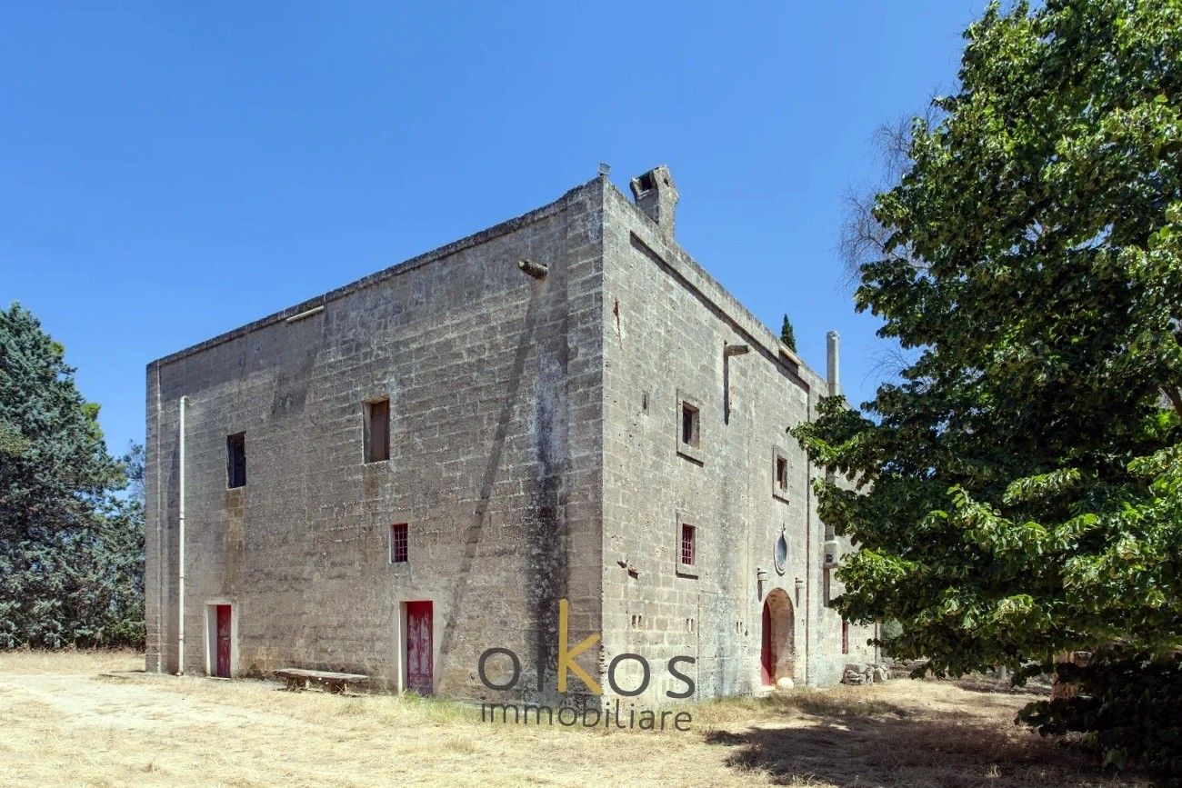 Immagini Masseria con terreno tra Francavilla Fontana e Oria in Puglia
