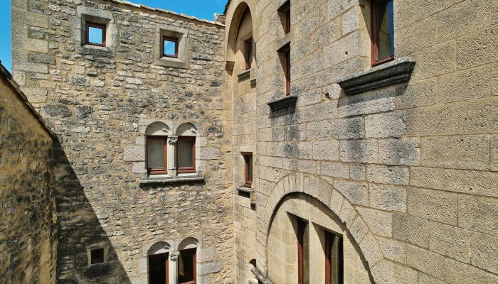 Proprietà storica in vendita Uzès, Occitania,  Francia