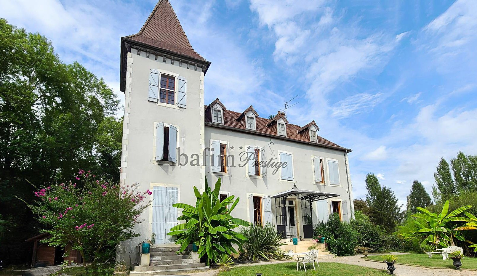 Immagini Villa storica vicino a Pau con grande parco e scuderie