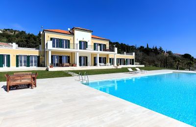 Villa storica Cipressa, Liguria