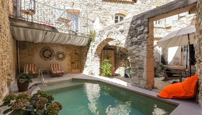 Proprietà storica in vendita Uzès, Occitania,  Francia
