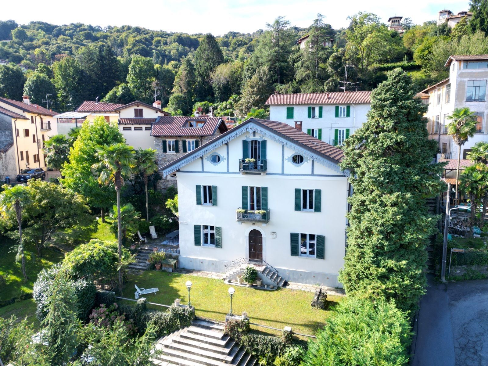 Immagini Villa d’epoca con vista sul lago a Stresa, Italia